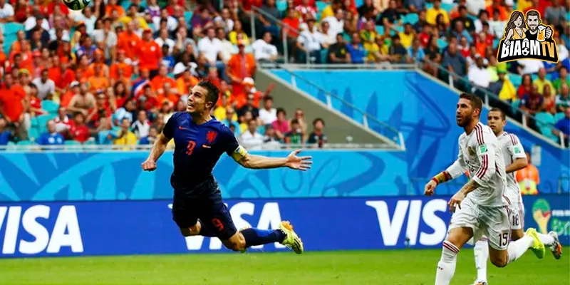 Ở World Cup 2014 Robin Van Persie Đánh Đầu Hà Lan Bay Vào Lưới Đội Nào?
